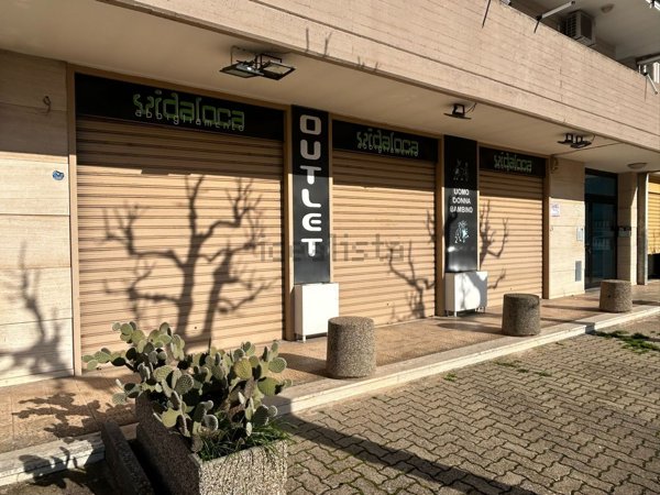 locale commerciale in affitto a Turi