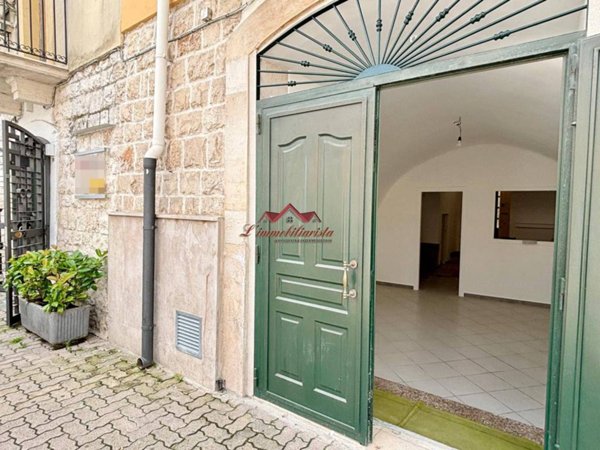 negozio in affitto a Valenzano