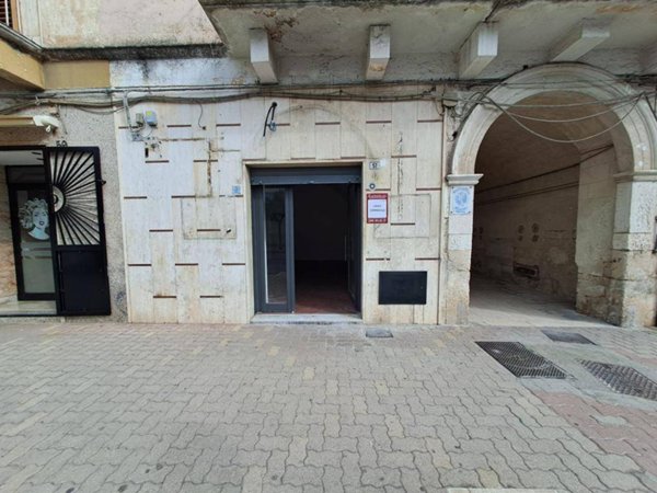 negozio in affitto a Valenzano