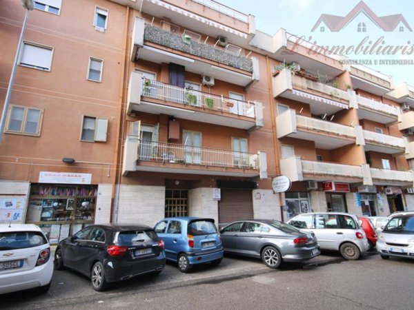 negozio in affitto a Valenzano