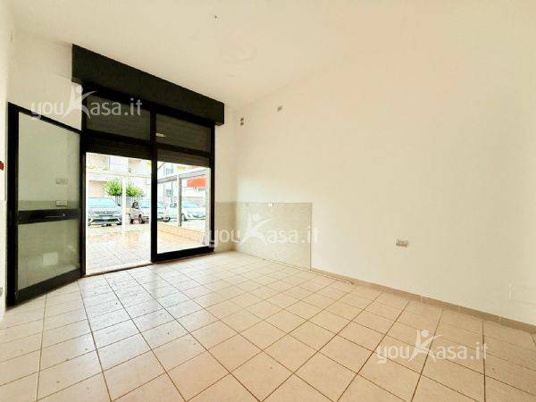 negozio in affitto a Valenzano