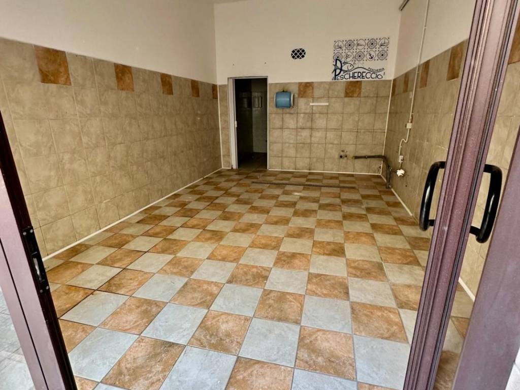 negozio in affitto a Castellaneta