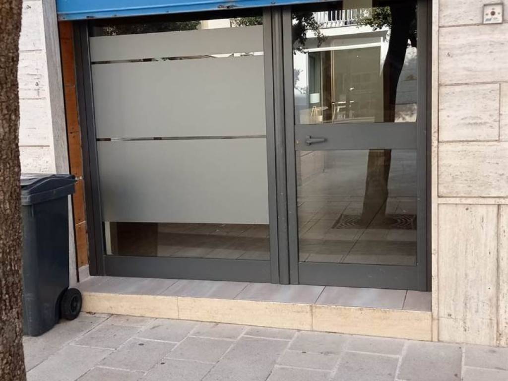 negozio in affitto a Crispiano