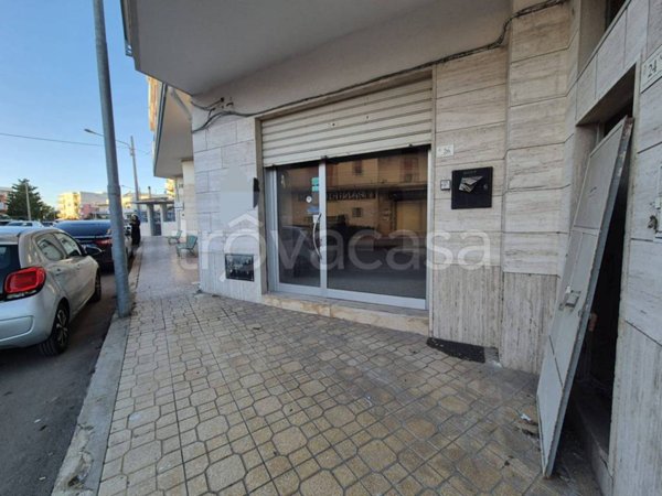 negozio in affitto a Crispiano