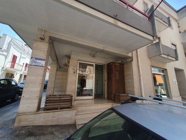 locale commerciale in affitto a Crispiano