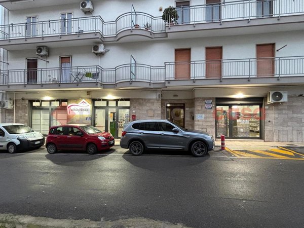 locale commerciale in affitto a Crispiano