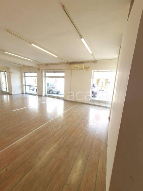 locale commerciale in affitto a Crispiano