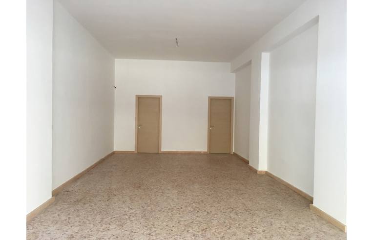locale commerciale in affitto a Grottaglie