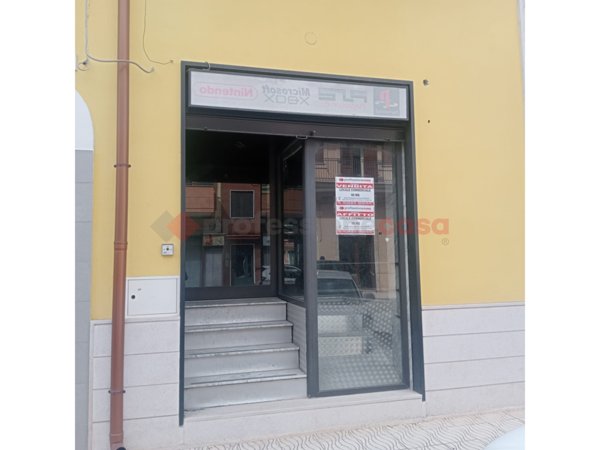 locale commerciale in affitto a Grottaglie