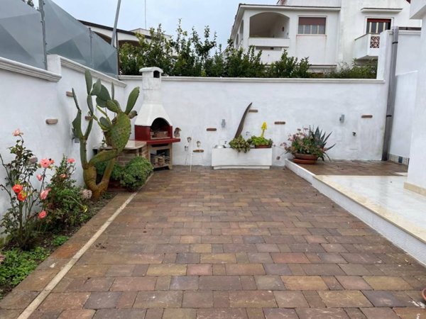 casa indipendente in affitto a Leporano