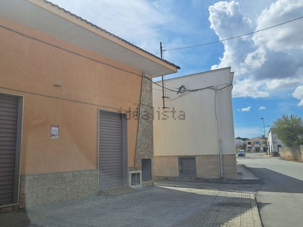 locale commerciale in affitto a Manduria