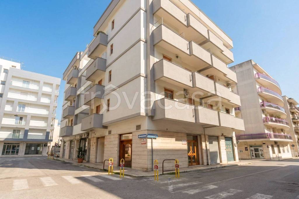 negozio in affitto a Martina Franca