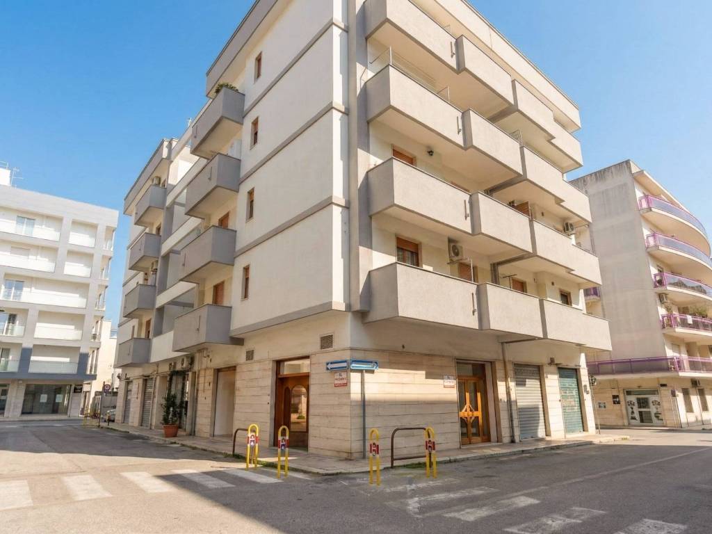 negozio in affitto a Martina Franca