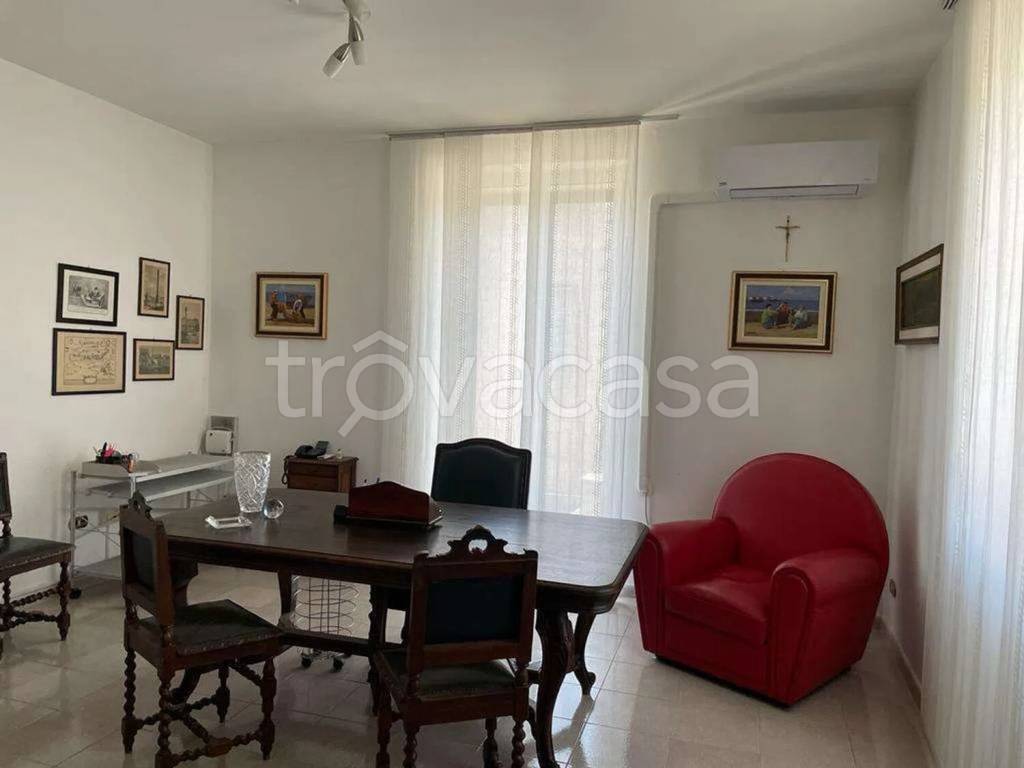 ufficio in affitto a Maruggio in zona Commenda