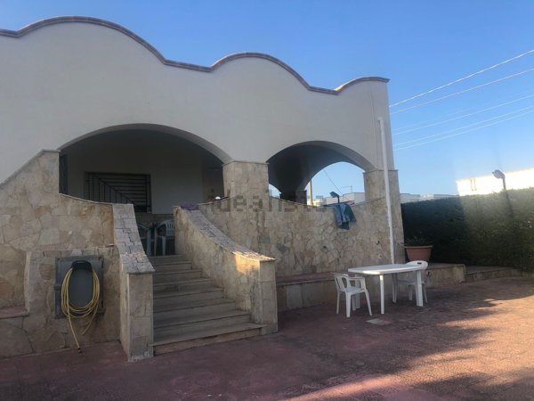 casa indipendente in affitto a Maruggio