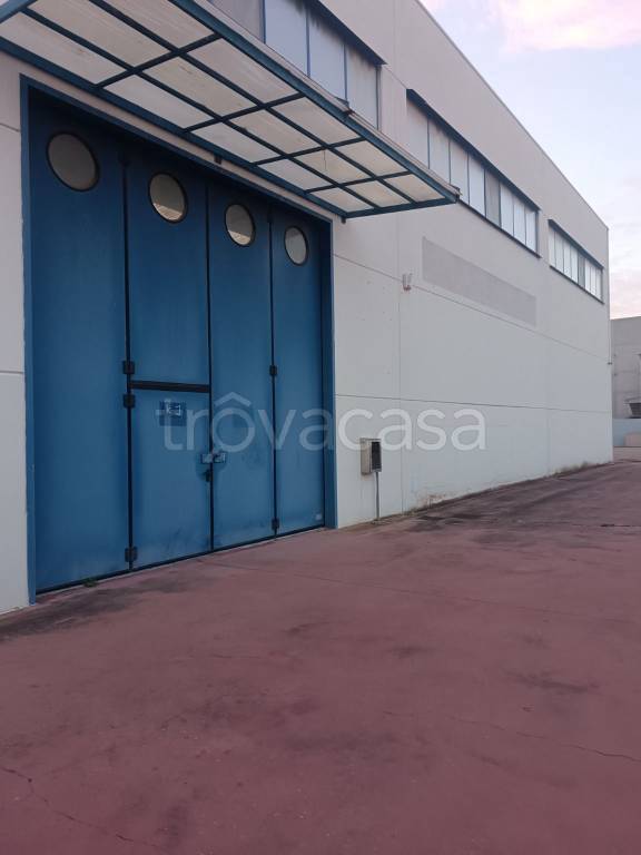 locale commerciale in affitto a Massafra