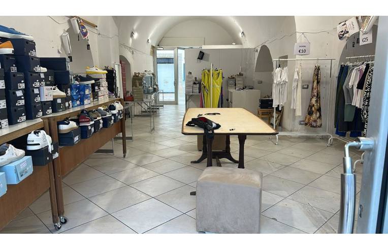 locale commerciale in affitto a Mottola