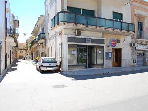negozio in affitto a Palagiano