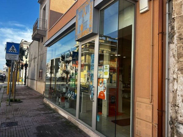 negozio in affitto a Pulsano
