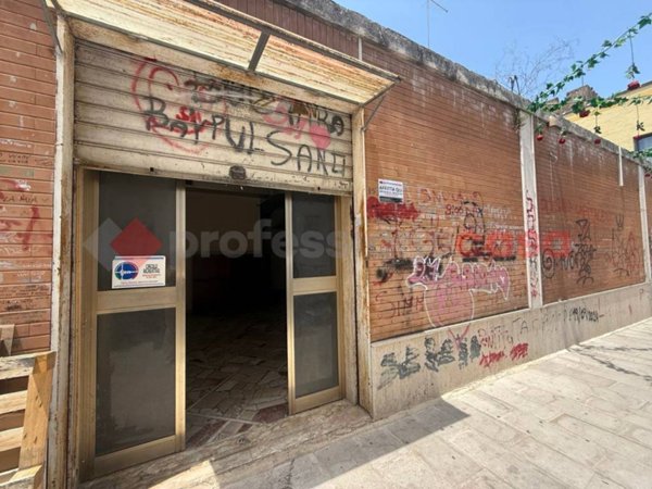 negozio in affitto a Pulsano