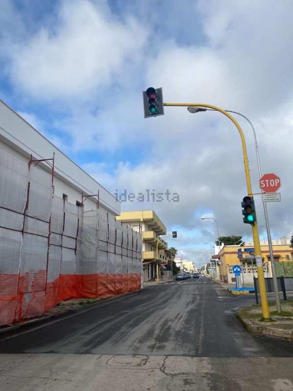 locale commerciale in affitto a Pulsano in zona Marina di Pulsano