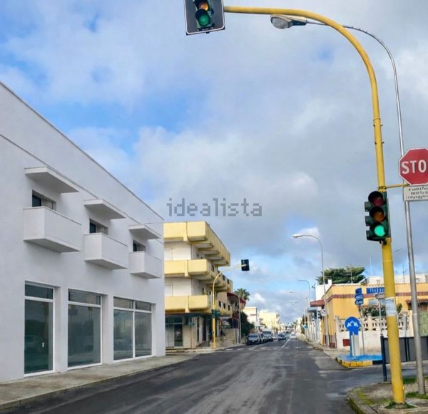 locale commerciale in affitto a Pulsano in zona Marina di Pulsano