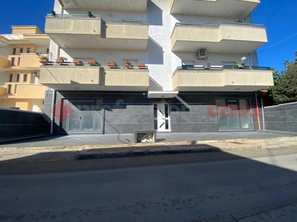 negozio in affitto a Pulsano