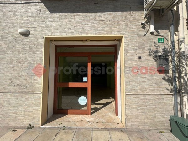 negozio in affitto a Pulsano