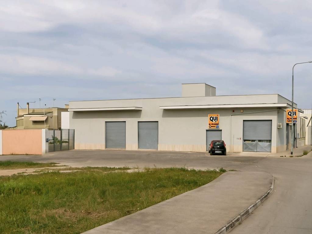 negozio in affitto a San Giorgio Ionico