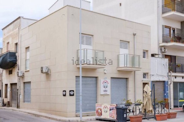 locale commerciale in affitto a Sava