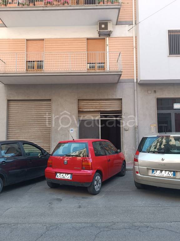 locale commerciale in affitto a Taranto in zona Tre Carrare-Battisti