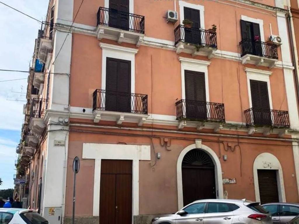 negozio in affitto a Taranto in zona Borgo