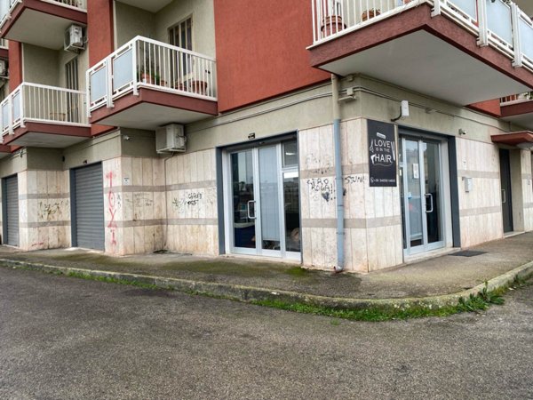 negozio in affitto a Taranto in zona Talsano