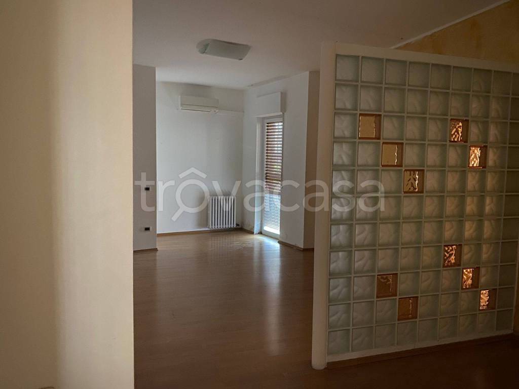 ufficio in affitto a Taranto in zona Italia-Montegranaro