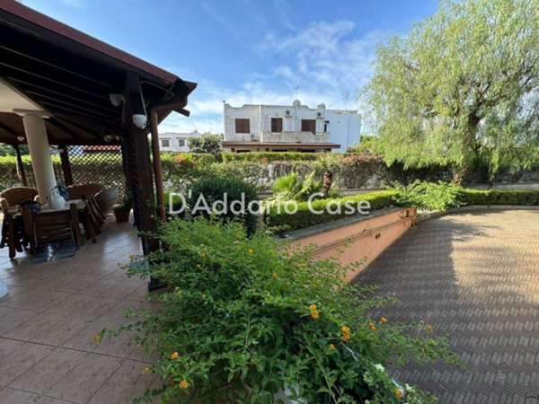 casa indipendente in affitto a Taranto in zona Talsano