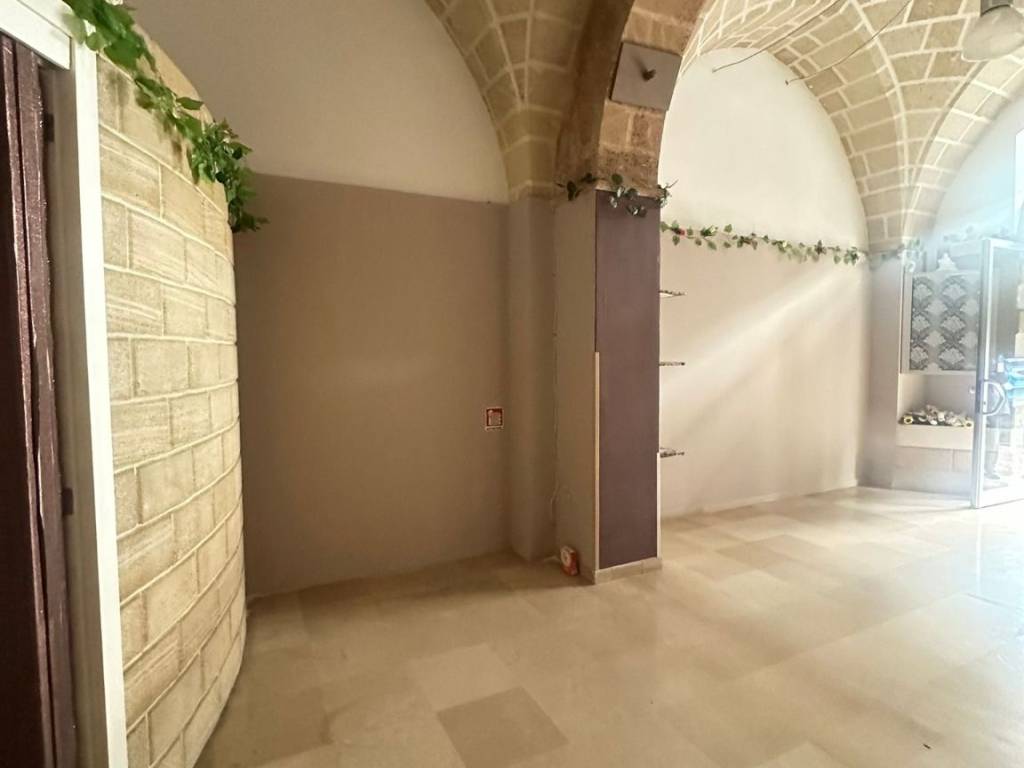 negozio in affitto a Taranto in zona Borgo Antico