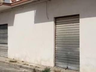 negozio in affitto a Taranto in zona Talsano