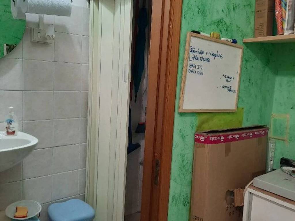 negozio in affitto a Taranto in zona Tre Carrare-Battisti