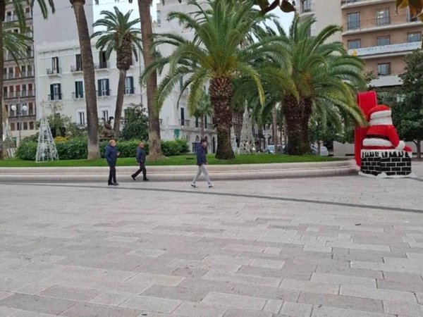 negozio in affitto a Taranto in zona Borgo Antico