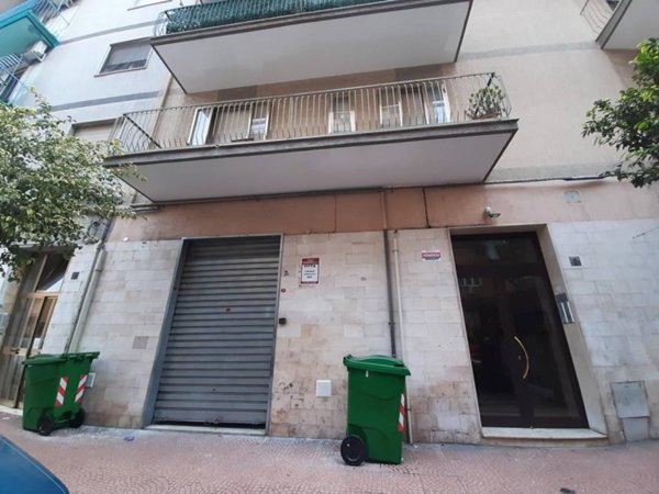 negozio in affitto a Taranto in zona Tre Carrare-Battisti