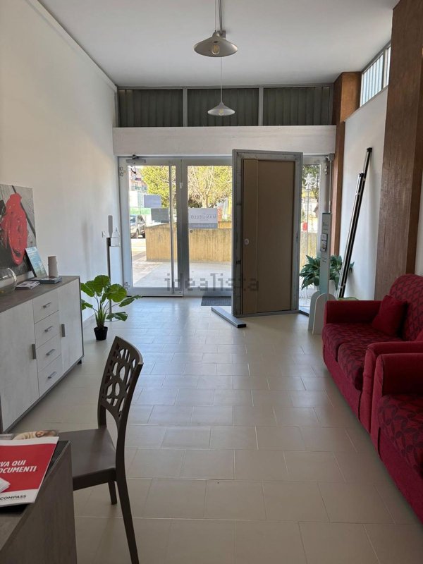 locale commerciale in affitto a Taranto