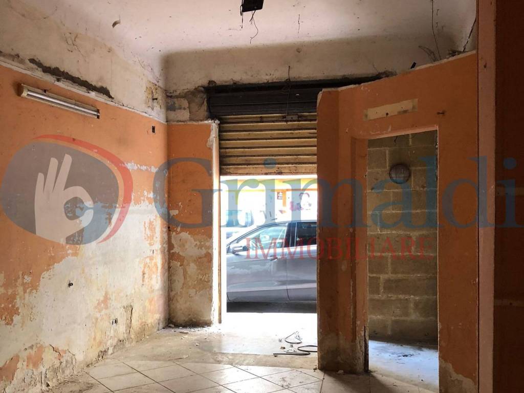 negozio in affitto a Taranto in zona Borgo
