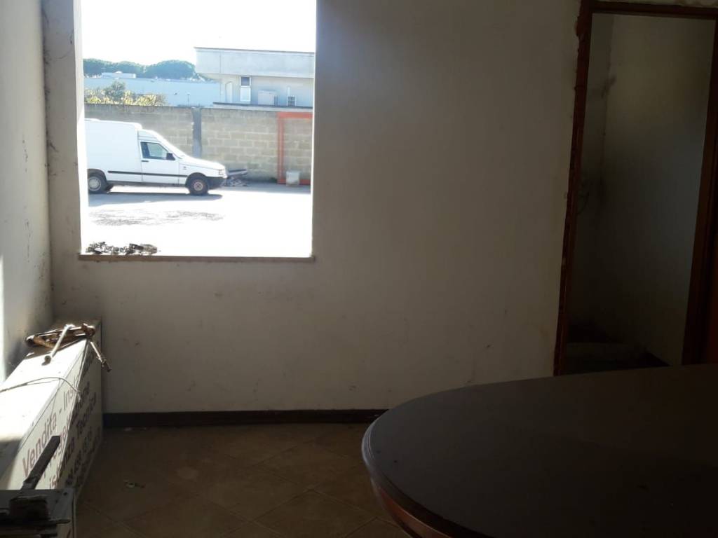 negozio in affitto a Taranto in zona Talsano