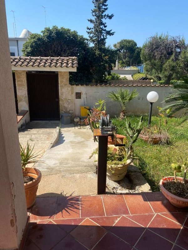 casa indipendente in affitto a Taranto in zona Lama