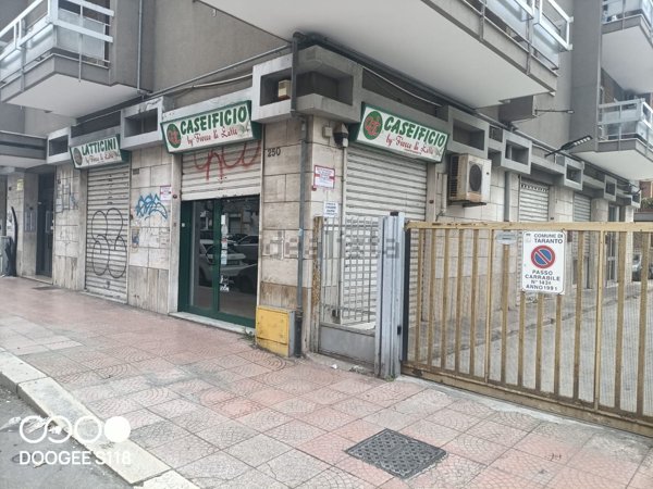 locale commerciale in affitto a Taranto in zona Italia-Montegranaro
