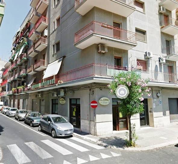negozio in affitto a Taranto in zona Tre Carrare-Battisti