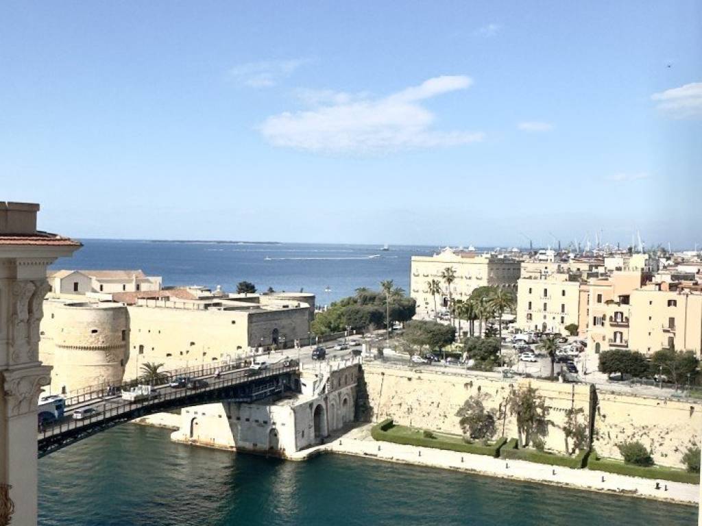 appartamento in affitto a Taranto in zona Borgo