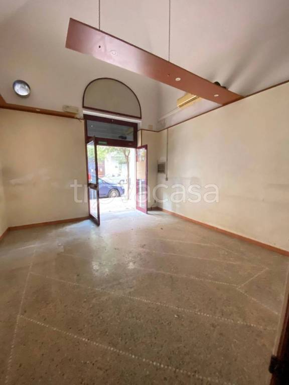 negozio in affitto a Taranto in zona Borgo
