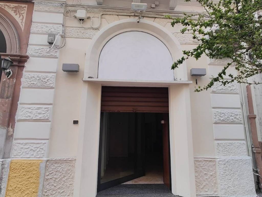locale commerciale in affitto a Taranto in zona Borgo