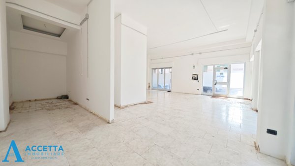 locale commerciale in affitto a Taranto in zona Borgo